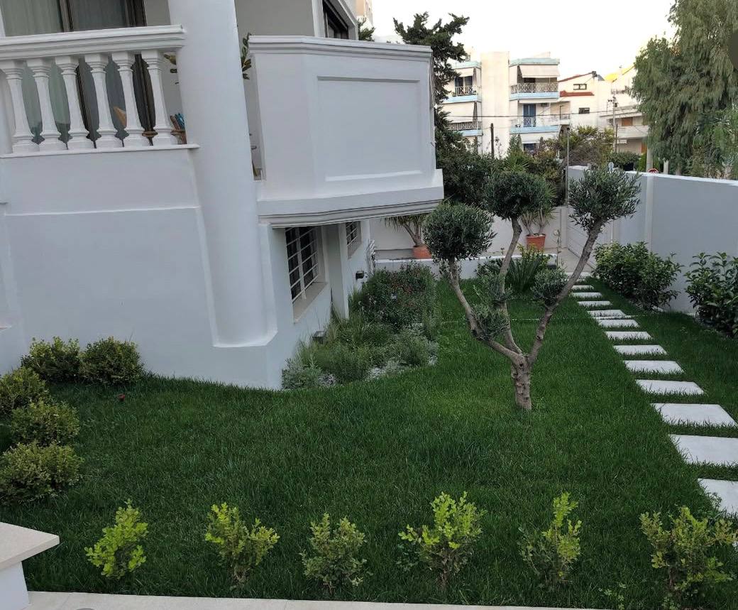 Μετά — Γκαζόν & Ελιές